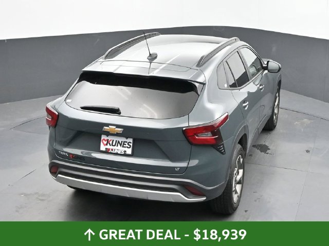 Used 2025 Chevrolet Trax LT FWD image 36