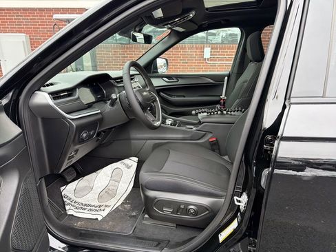 New 2025 Jeep Grand Cherokee L Laredo w/ Luxury Tech Group I image 11