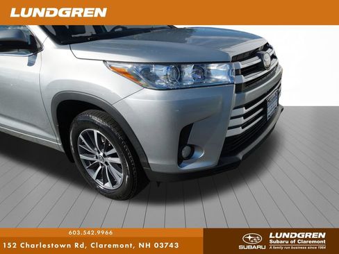 Used 2018 Toyota Highlander XLE w/ Carpet Mat Package (TMS) AWD/4WD image 46
