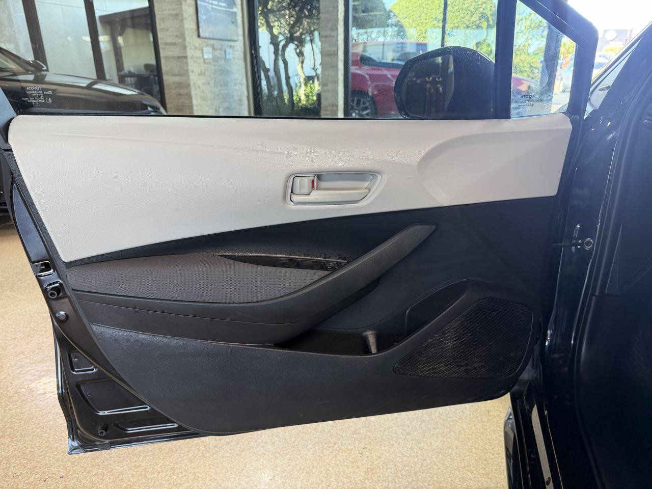 Used 2023 Toyota Corolla LE FWD image 27