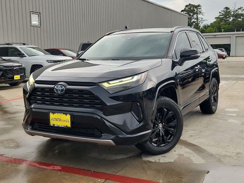 Used 2024 Toyota RAV4 SE w/ Convenience Package AWD/4WD image 7