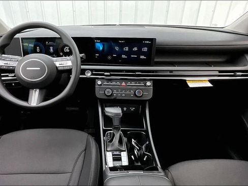 Used 2025 Hyundai Tucson SE AWD/4WD image 6