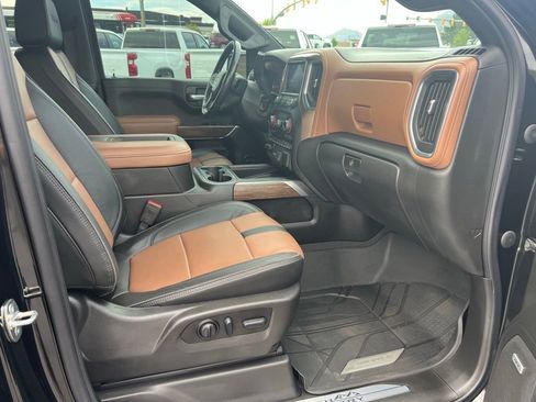 Used 2022 Chevrolet Silverado 1500 High Country w/ Technology Package AWD/4WD image 14