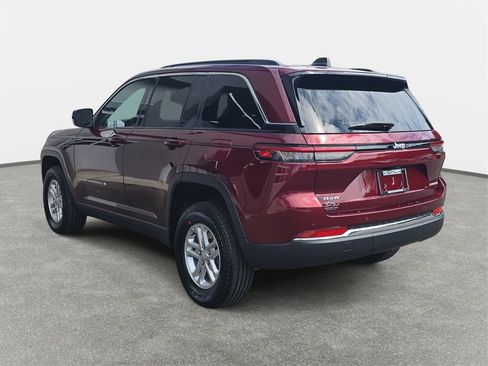 New 2025 Jeep Grand Cherokee Laredo image 7
