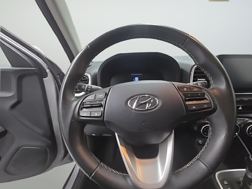 Certified 2024 Hyundai Venue SEL FWD image 30