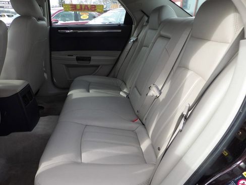 Used 2005 Chrysler 300 C w/ Protection Group II image 9