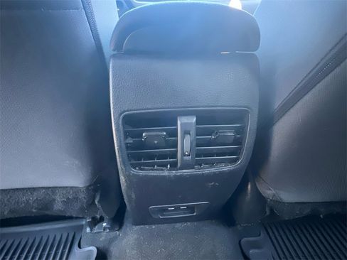 Used 2024 Toyota Corolla Cross LE image 33