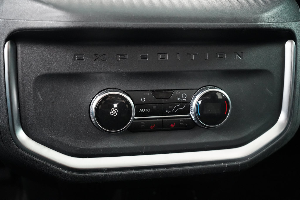 Used 2025 Ford Expedition Platinum AWD/4WD image 21