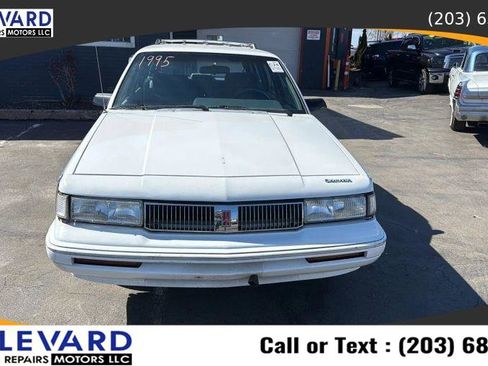 Used 1995 Oldsmobile Cutlass Ciera SL FWD image 2