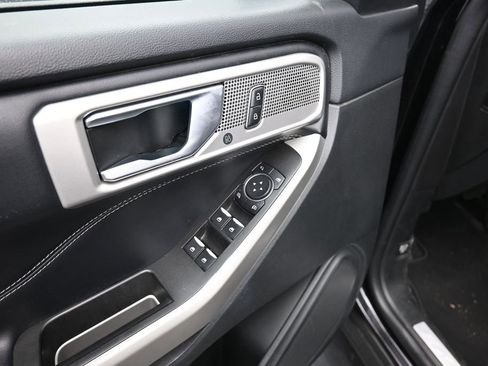 Used 2022 Ford Explorer Limited AWD/4WD image 17