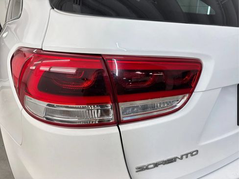 Used 2019 Kia Sorento S AWD/4WD image 32