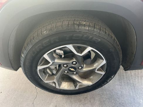 Used 2025 Chevrolet Trax LT w/ LT Convenience Package image 30