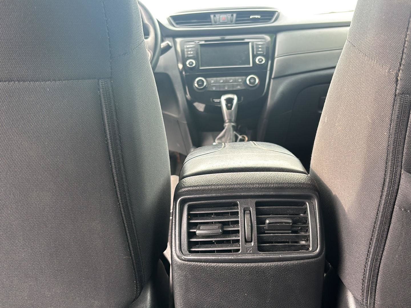 Used 2020 Nissan Rogue S FWD image 19