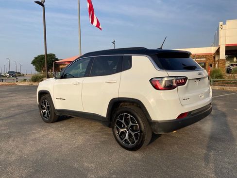 Used 2025 Jeep Compass Limited image 7