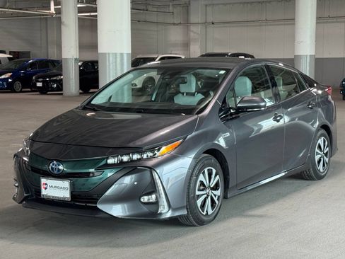 Used 2017 Toyota Prius Prime Advanced FWD image 4