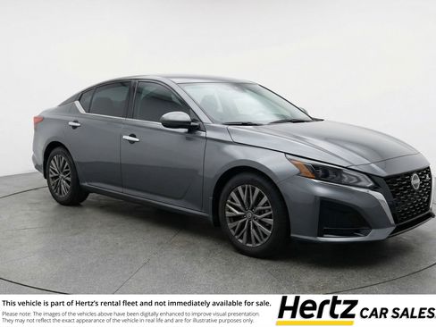 Used 2025 Nissan Altima 2.5 SV FWD image 1