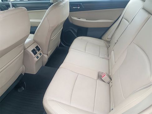 Used 2017 Subaru Legacy 2.5i Limited image 9