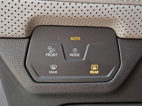 Used 2025 Volkswagen Atlas Peak Edition SE AWD/4WD image 22
