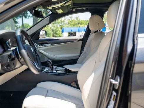Used 2022 BMW 530i w/ Convenience Package RWD image 19