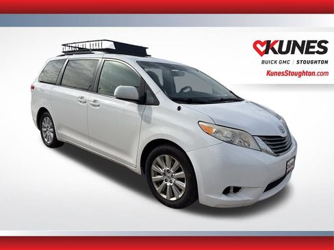 Used 2012 Toyota Sienna XLE image 1