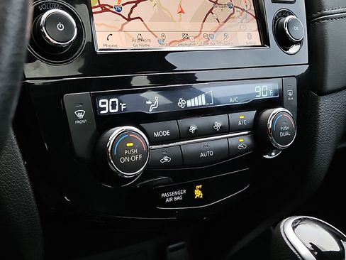 Used 2020 Nissan Rogue SL w/ Premium Package image 16