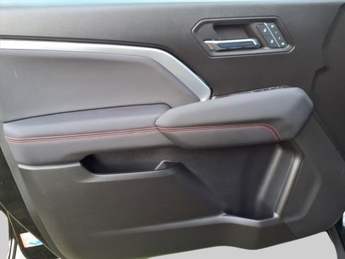 Used 2024 Chevrolet Colorado Z71 w/ Z71 Convenience Package 2 image 16