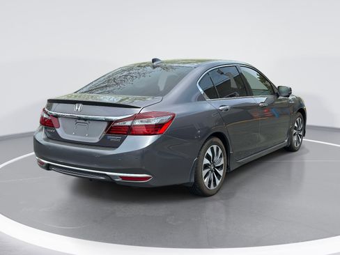 Used 2017 Honda Accord Touring image 5