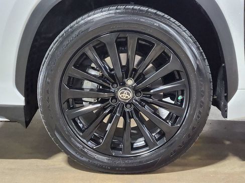 Used 2023 Toyota Highlander XSE FWD image 28