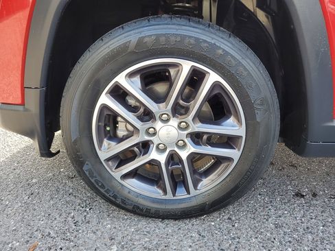 Used 2019 Jeep Compass Latitude FWD image 5