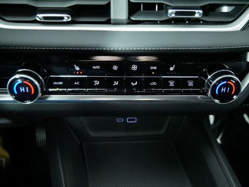 Used 2025 Chevrolet Equinox LT w/ Convenience Package II image 29