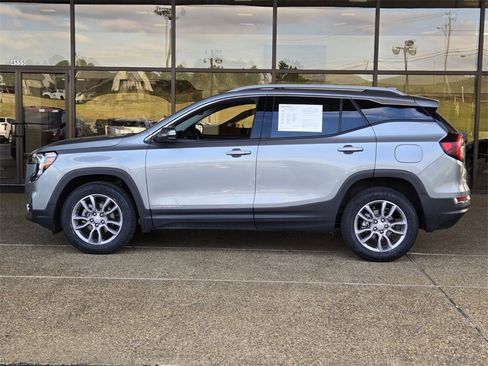 Used 2024 GMC Terrain SLT image 3