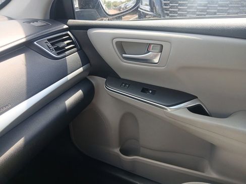 Used 2017 Toyota Camry SE FWD image 16