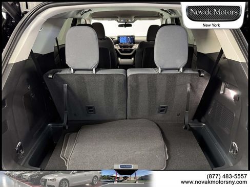 Used 2025 Ford Explorer Active AWD/4WD image 12