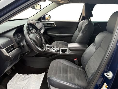 Used 2023 Mitsubishi Outlander SE image 10
