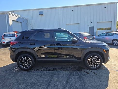 Used 2024 Chevrolet TrailBlazer LT w/ Convenience Package AWD/4WD image 9