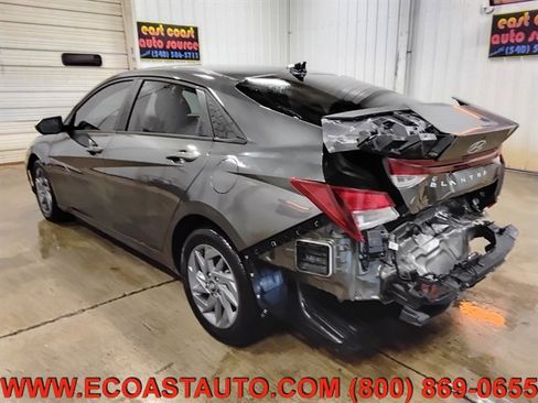 Used 2024 Hyundai Elantra SEL image 3