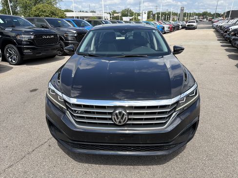 Used 2020 Volkswagen Passat 2.0T R-Line FWD image 3