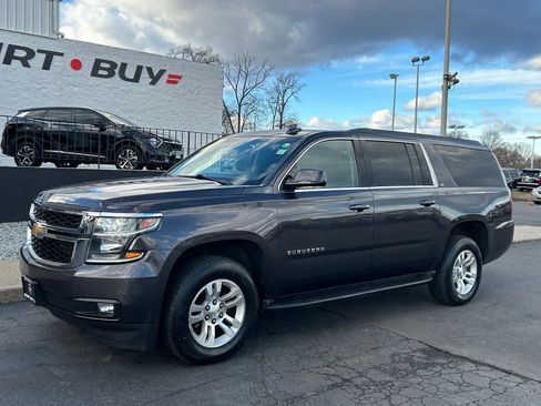 Used 2015 Chevrolet Suburban LT w/ Luxury Package image 2