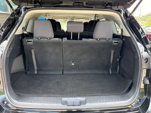 Used 2023 Toyota Highlander L FWD image 23