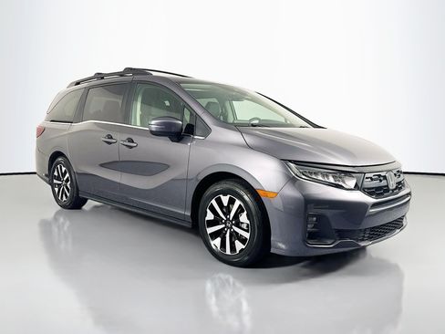 Certified 2026 Honda Odyssey EX-L image 3