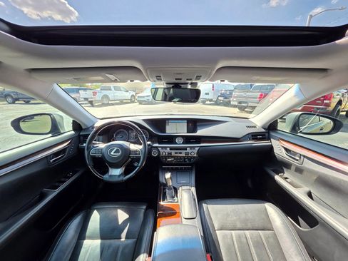 Used 2018 Lexus ES 350 w/ Ultra Luxury Package FWD image 2