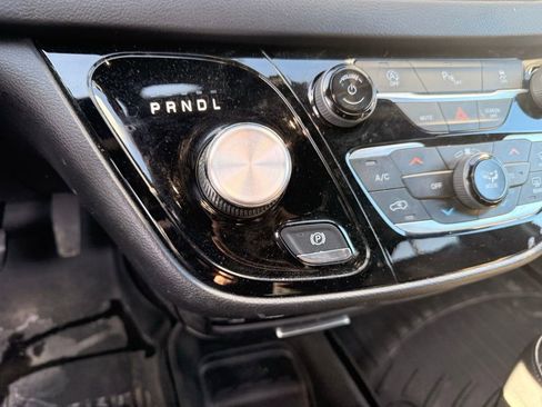 Used 2018 Chrysler Pacifica Touring-L Plus w/ S Appearance Package image 19