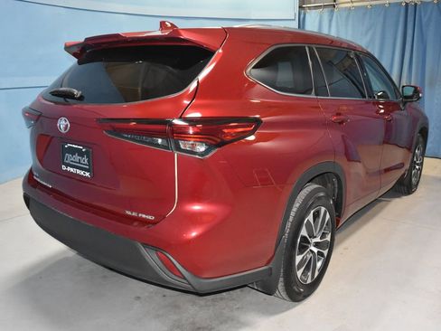 Used 2021 Toyota Highlander XLE image 33