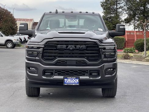 New 2026 RAM 2500 Laramie AWD/4WD image 4