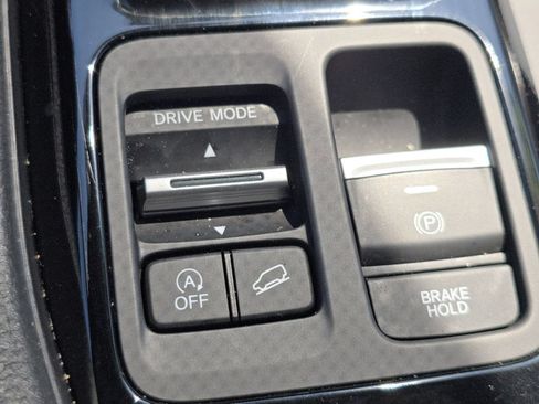 Used 2025 Honda Pilot TrailSport image 36