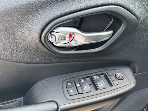 Used 2022 Jeep Cherokee Trailhawk w/ Comfort/Convenience Group image 24