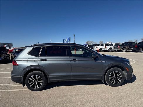 Used 2022 Volkswagen Tiguan S image 2