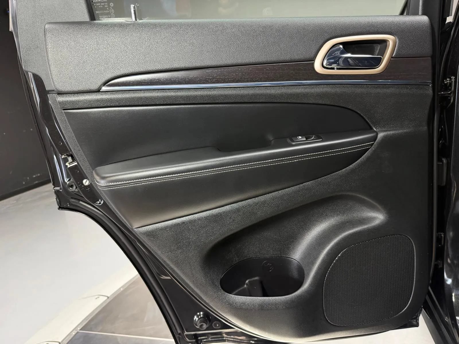 Used 2014 Jeep Grand Cherokee Limited RWD image 17
