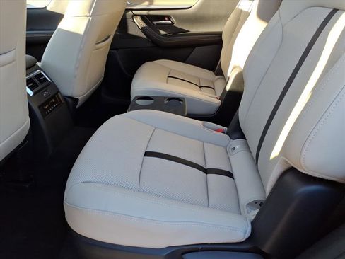 Certified 2025 MAZDA CX-90 3.3 Turbo w/ Preferred Package image 19