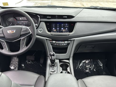 Certified 2025 Cadillac XT5 Premium Luxury image 9